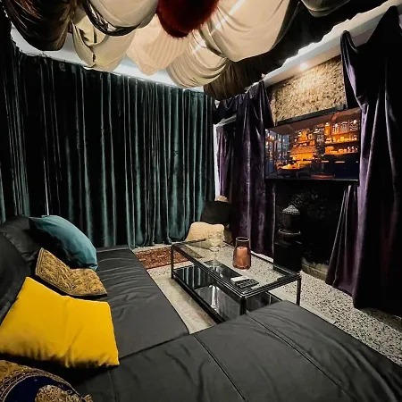 Unique Escape Cinema Massage Chair Apartment