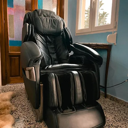 Unique Escape Cinema Massage Chair *