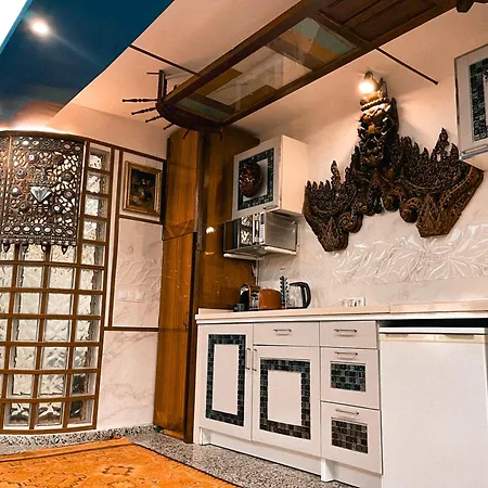 Unique Escape Cinema Massage Chair Apartment