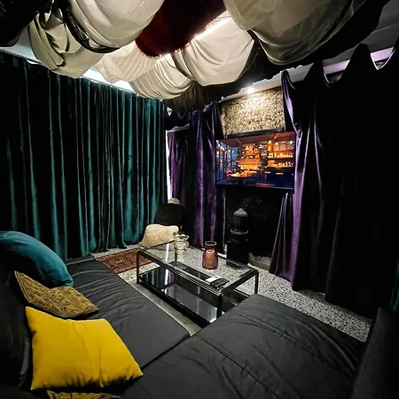 Unique Escape Cinema Massage Chair